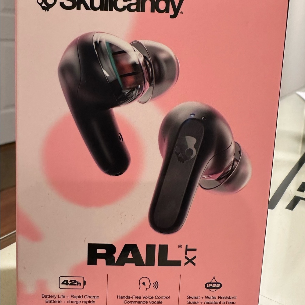 Skullcandy Rail XT Wireless Earbuds - Black and Pink
Brand New! Never Used!
